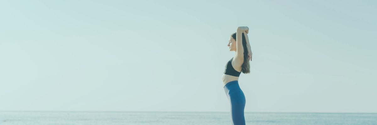 femme pratiquant respiration ventrale